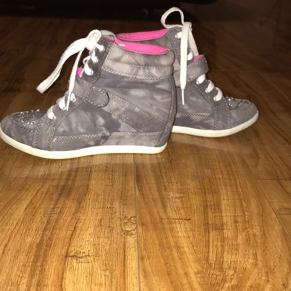 heel sneakers for girls